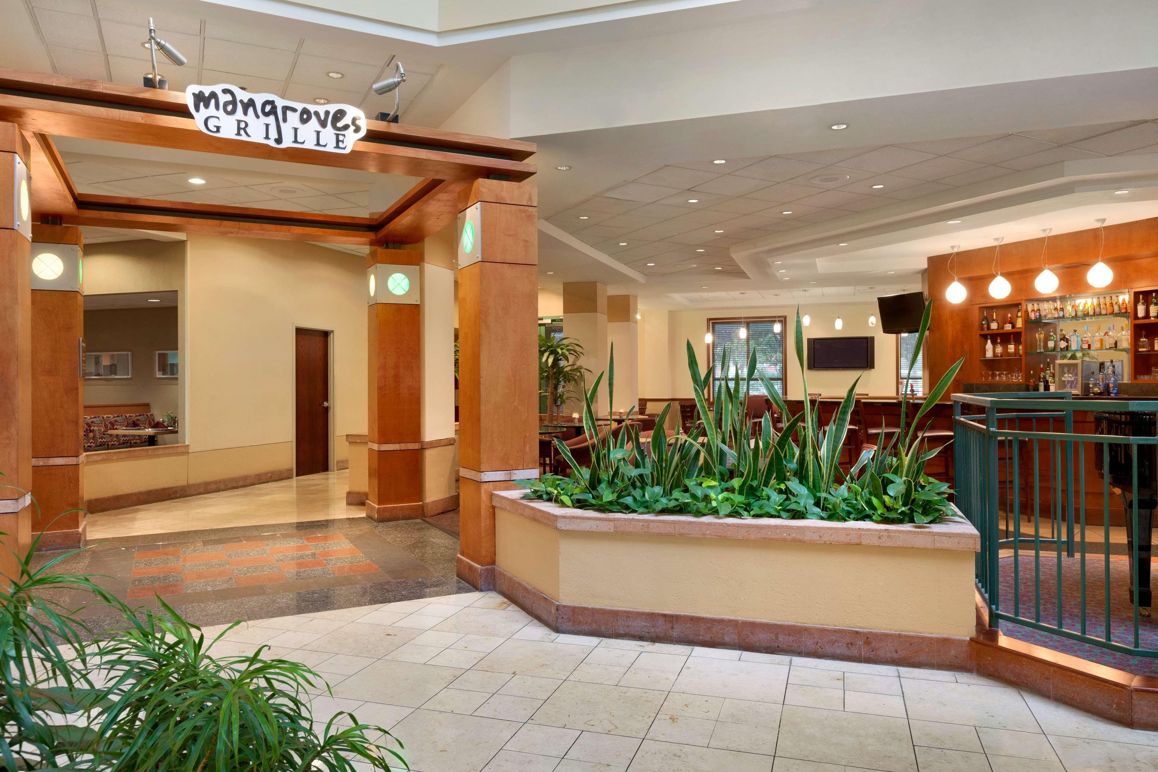 Embassy Suites By Hilton Tampa Usf Near Busch Gardens Exterior photo